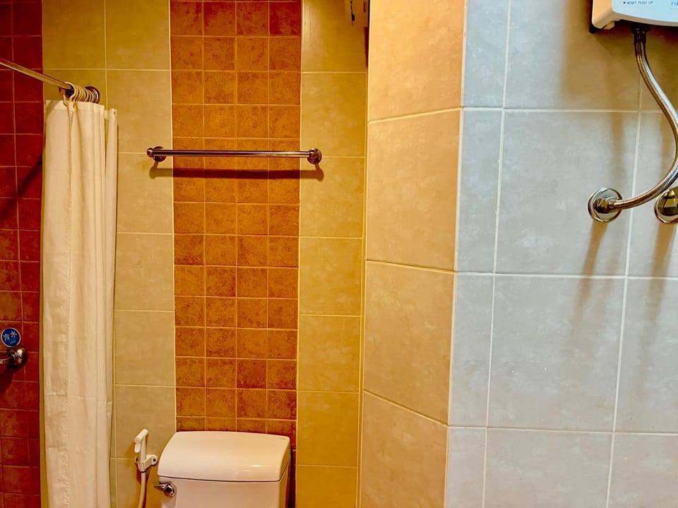 Authong Residence Hotel in Pattaya City