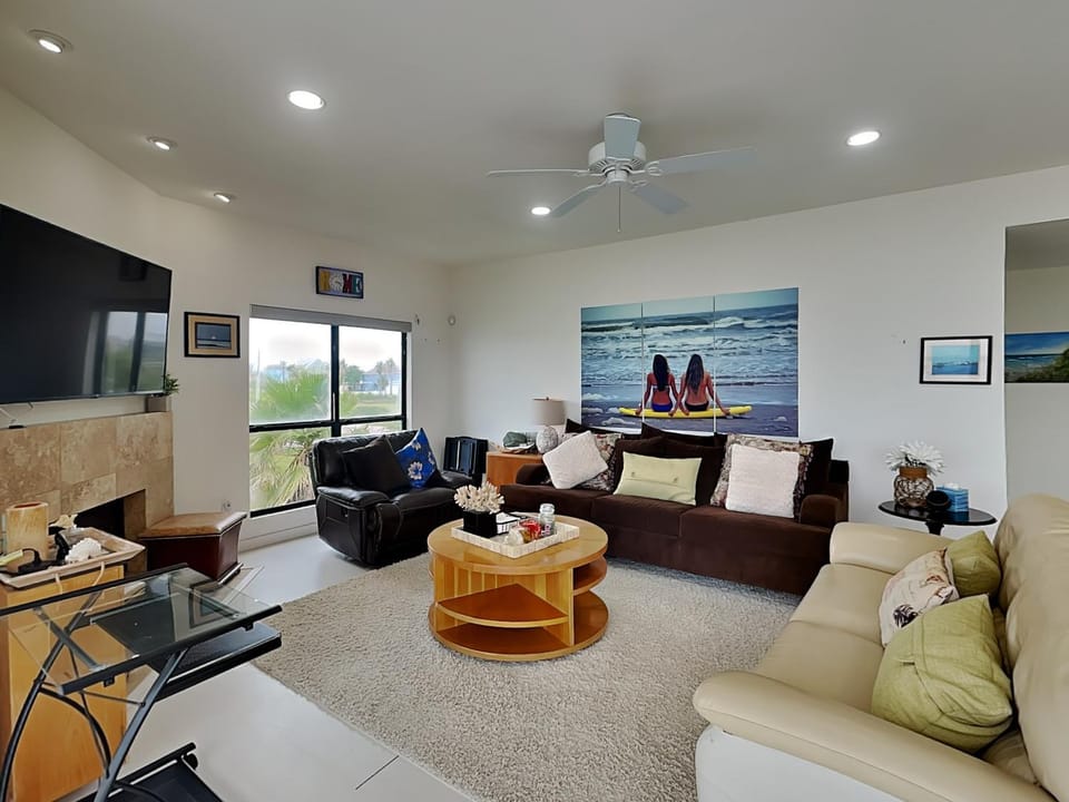 TV and multimedia, Living room, Seating area, fireplace, furniture