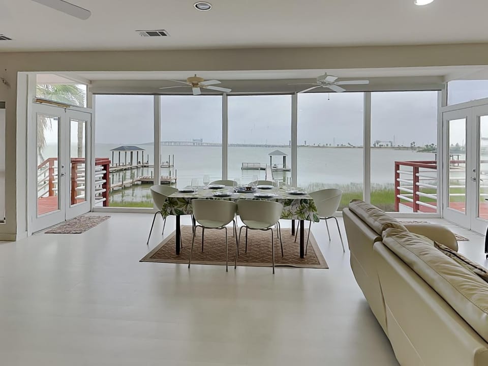 View (from property/room), Living room, Seating area, Dining area, furniture