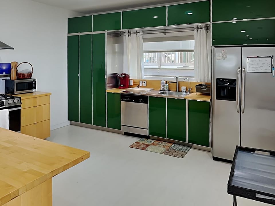 Kitchen or kitchenette, dishwasher, microwave, kitchen