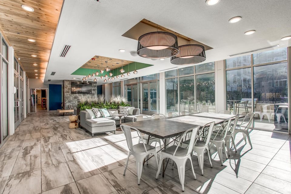 Restaurant/places to eat, Seating area