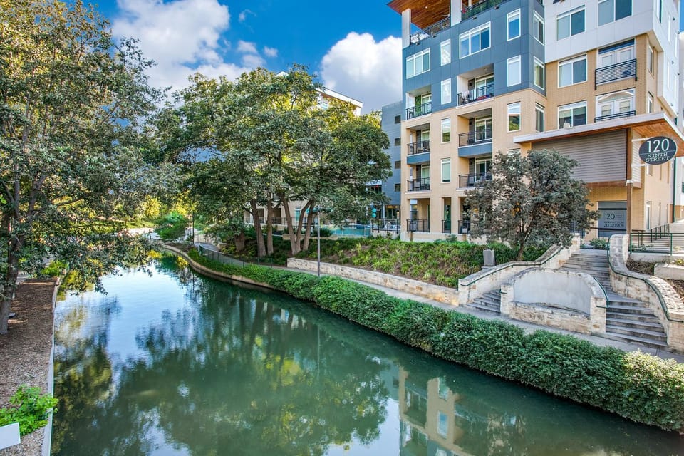 Property building, Spring, Day, Neighbourhood, Natural landscape, Garden, City view, Garden view, Pool view, River view, Street view, Swimming pool