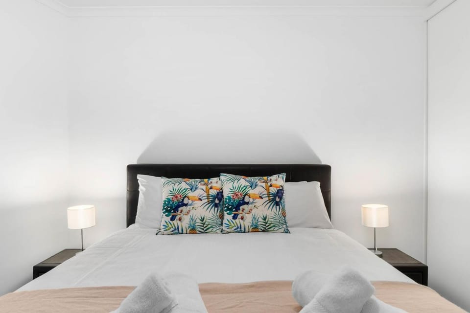 Marina Views Free Parking Beachside & Seaview Apartment in Adelaide