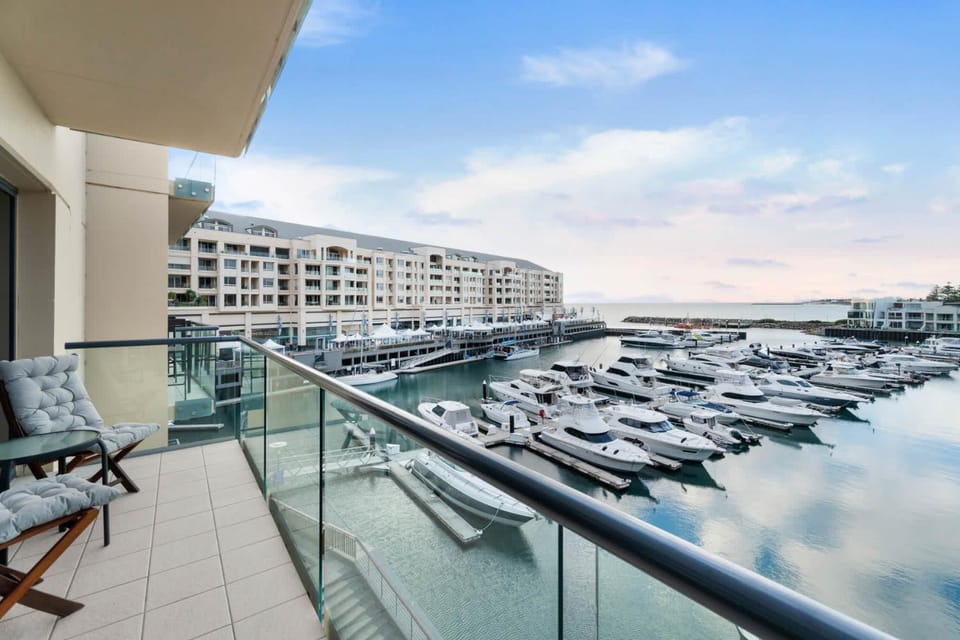 Marina Views Free Parking Beachside & Seaview Apartment in Adelaide