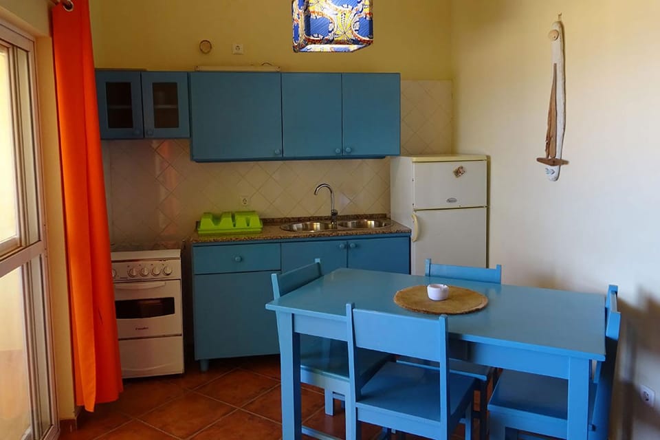 Kitchen or kitchenette, Dining area, pet friendly, stove