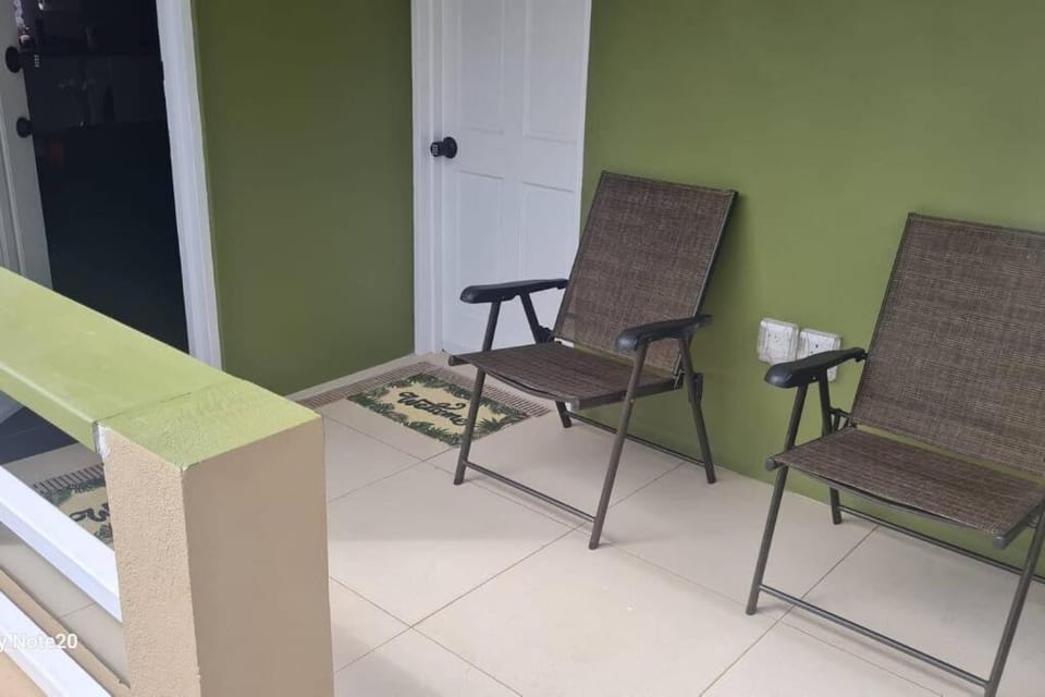 Coconut Creek - Two Bedroom Ensuite Unit Apartment in Saint George
