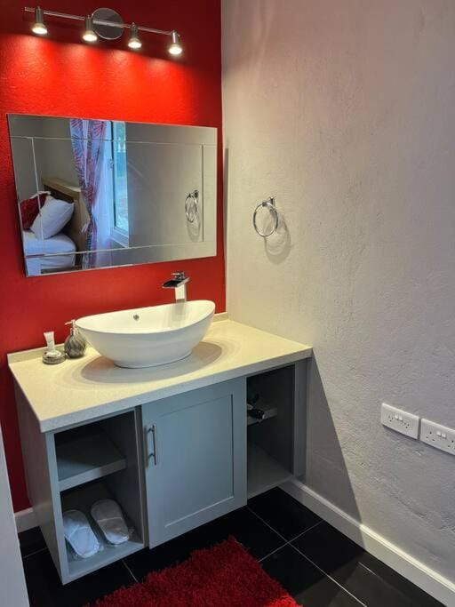 Coconut Creek - Two Bedroom Ensuite Unit Apartment in Saint George