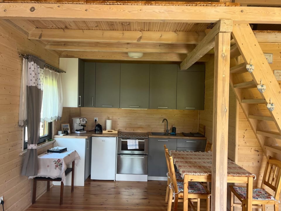 Kitchen or kitchenette, dishwasher, oven, stove