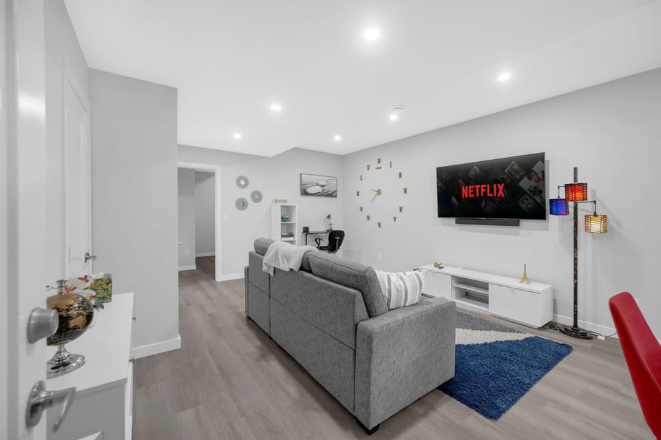 TV and multimedia, Seating area, Evening entertainment