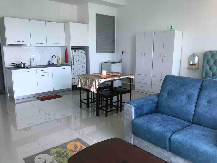 Cozy Cybersqaure Apex Wifi with free parkin & netflix 107 Apartment in Selangor, Malaysia