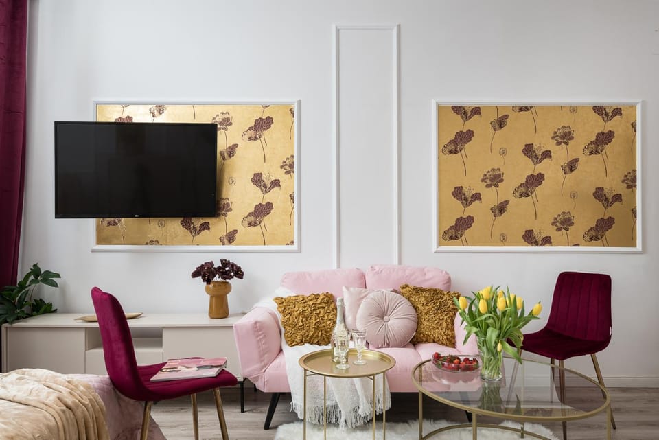 Communal lounge/ TV room, TV and multimedia, Living room, Seating area, Evening entertainment