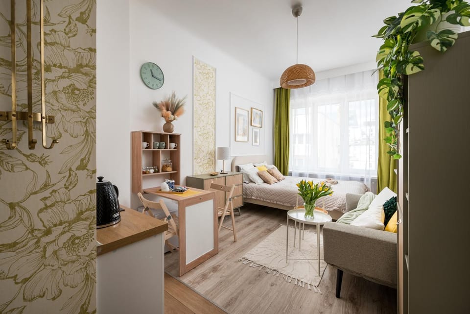 Pink Elephant 2x1BR Studio in historic Tenement House 1 km from Warsaw Central Apartment in Warsaw