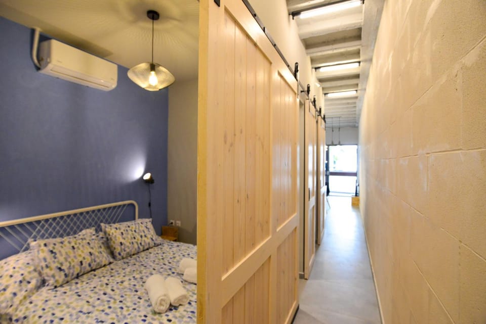 Bedroom, air conditioner
