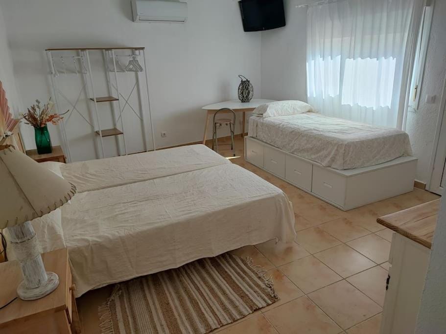 Apartamento grande Bambú, Cala Montgó Apartment in L'Escala