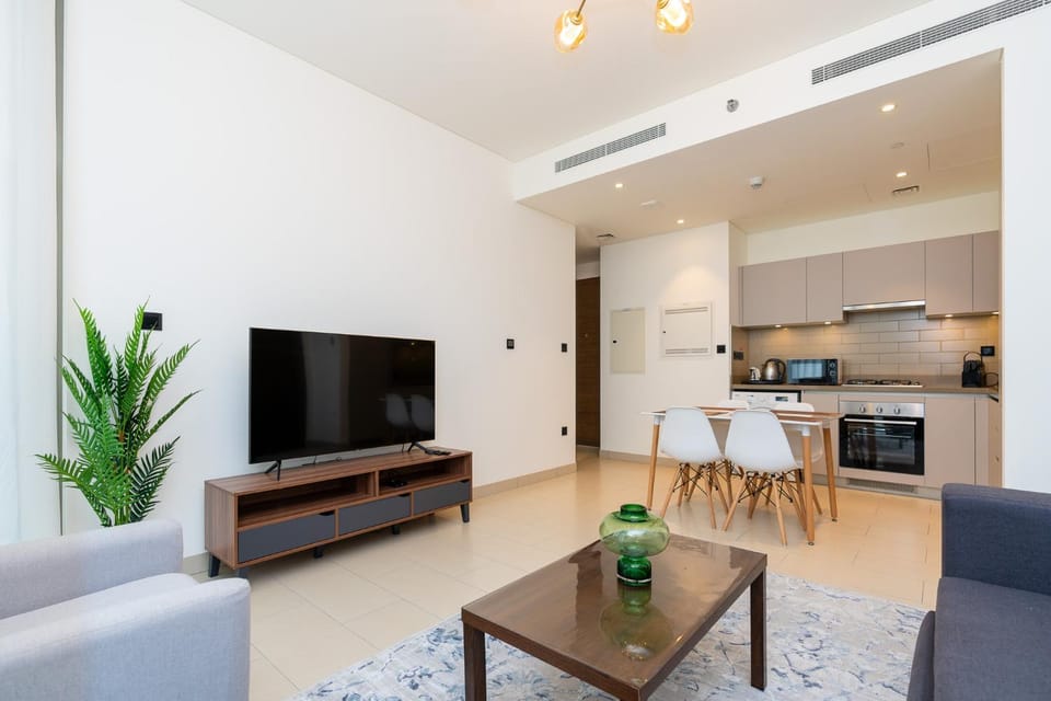 TV and multimedia, Kitchen or kitchenette, Living room, Seating area, Dining area
