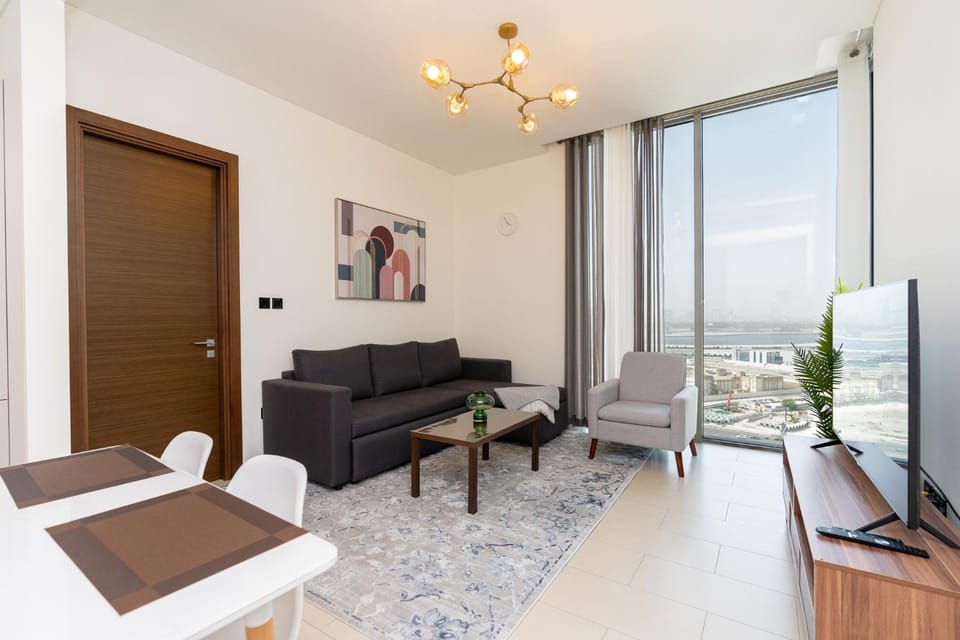 TV and multimedia, View (from property/room), Living room, Seating area, City view