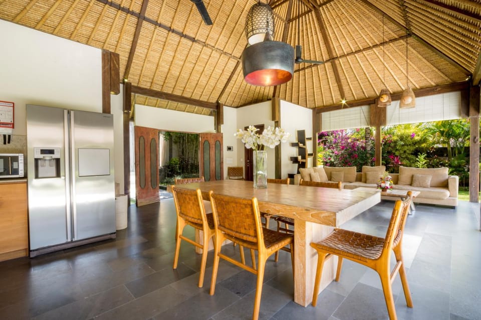 Dining area, kitchen