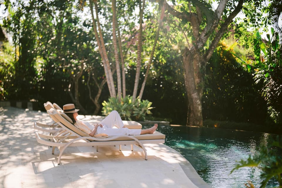 Garden view, Pool view, Swimming pool, sunbed