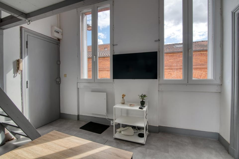 TV and multimedia, Living room, Seating area, heating, internet