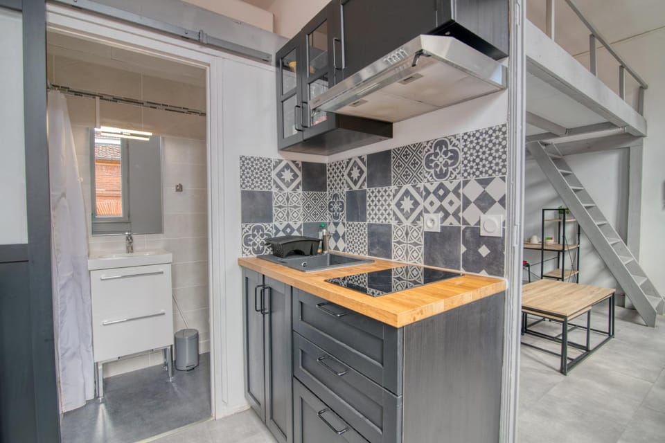Kitchen or kitchenette