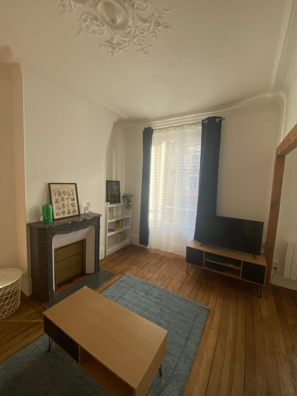 Communal lounge/ TV room, TV and multimedia, Living room, Seating area, hair dresser