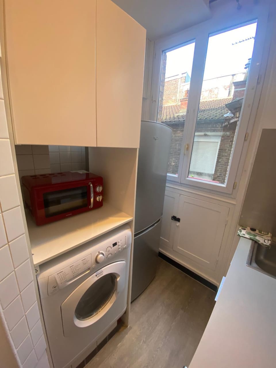 Coffee/tea facilities, minibar, washing machine, kitchen