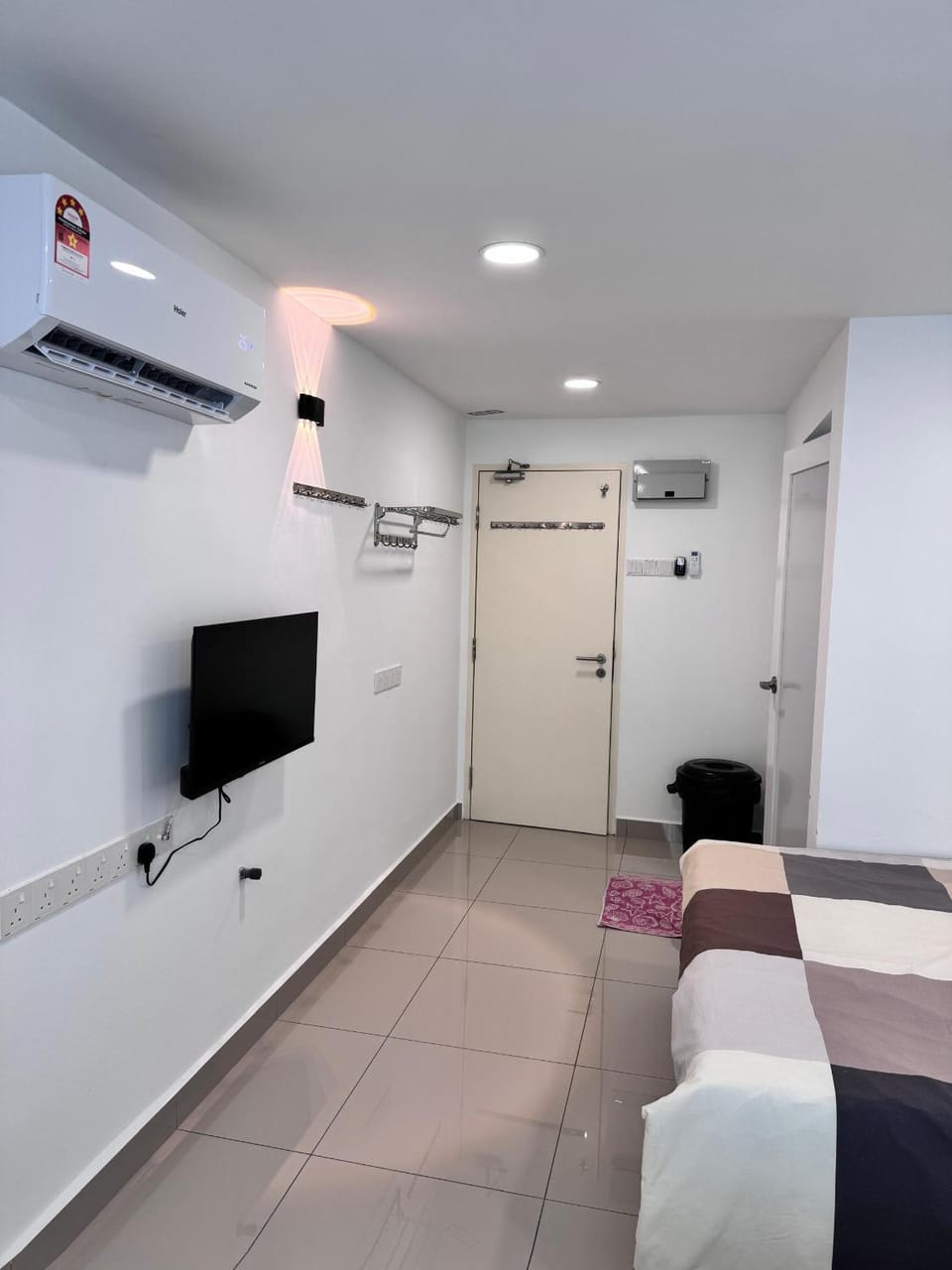 Bed, TV and multimedia, Bedroom, air conditioner