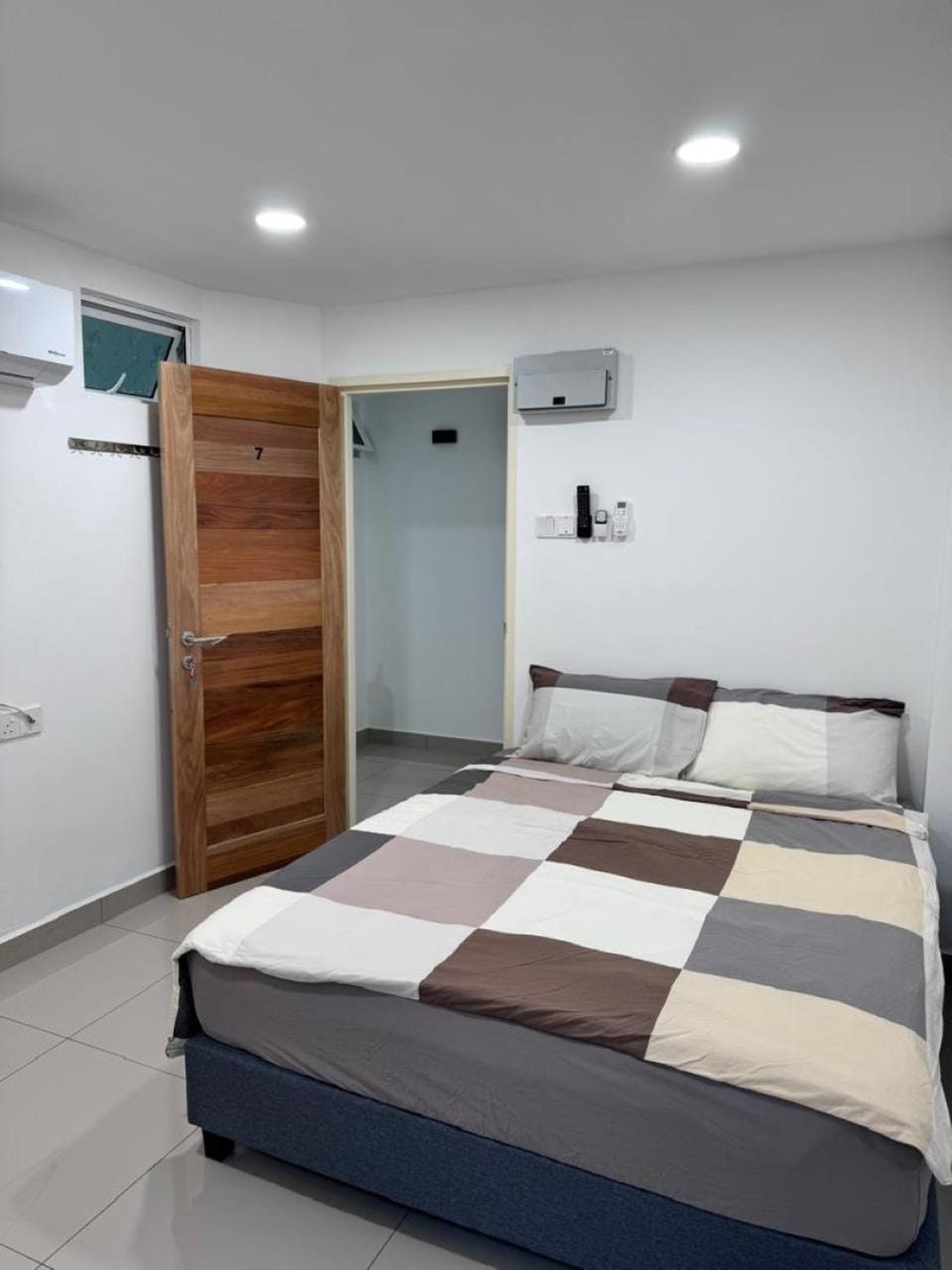 Bed, Bedroom, air conditioner