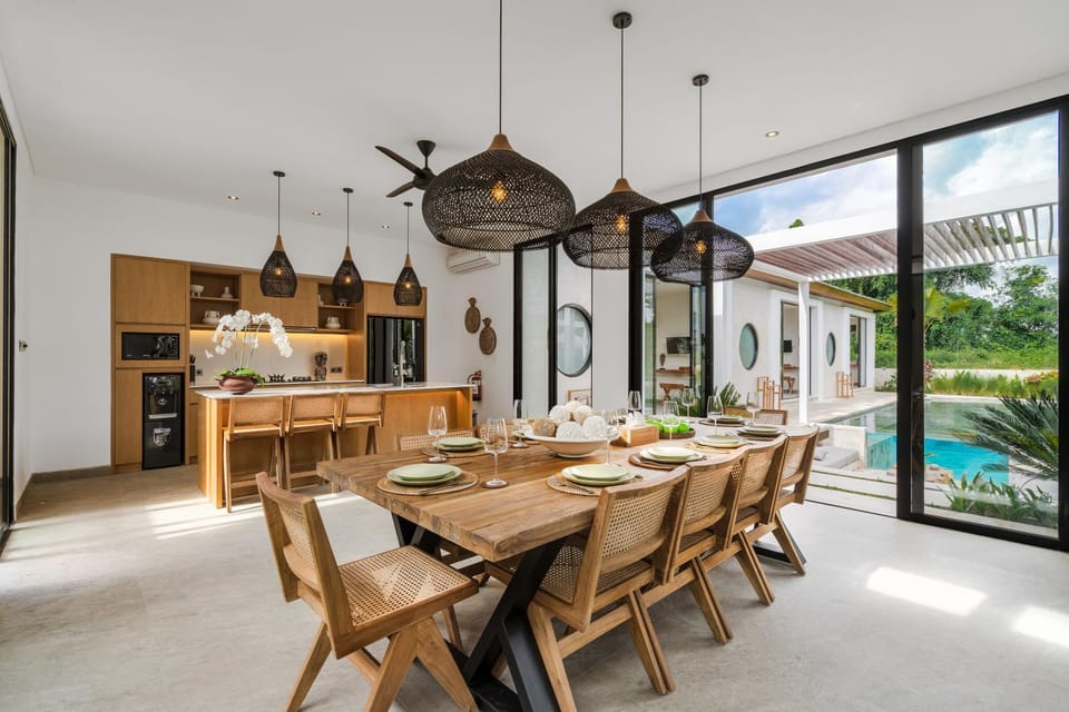 Kitchen or kitchenette, Seating area, Dining area, Pool view, kitchen