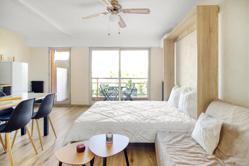 Bed, Living room, Dining area