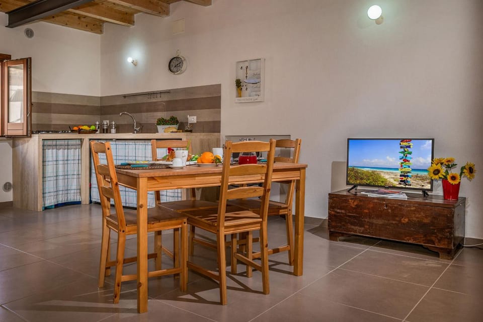 TV and multimedia, Kitchen or kitchenette, Dining area