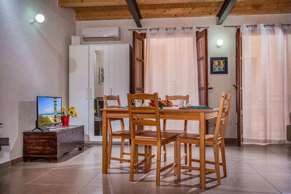 TV and multimedia, Living room, Dining area