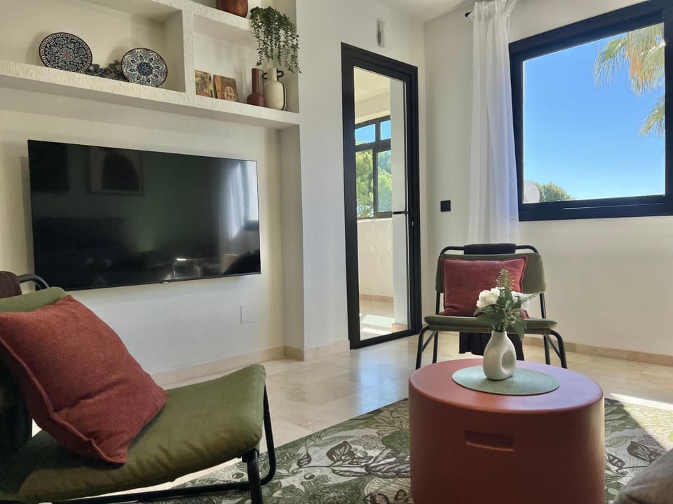 Communal lounge/ TV room, TV and multimedia, Living room, Seating area