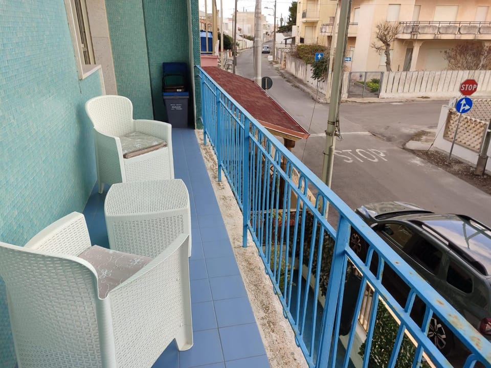 Balcony/Terrace, Street view