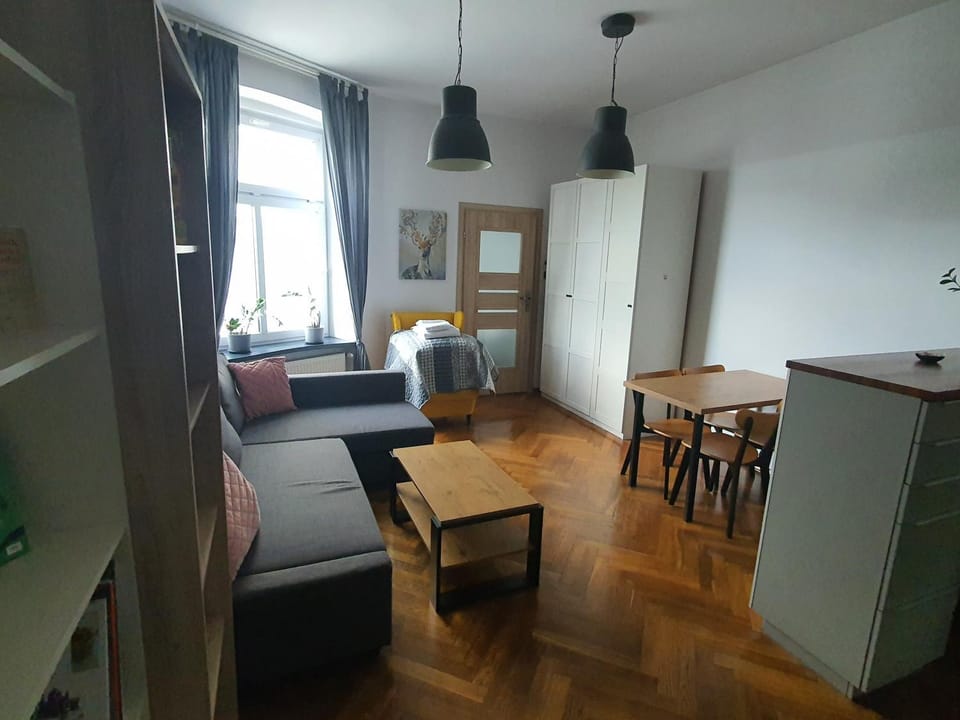 Faktura VAT Apartament przy Szkole Filmowej, darmowy parking Apartment in Masovian Voivodeship