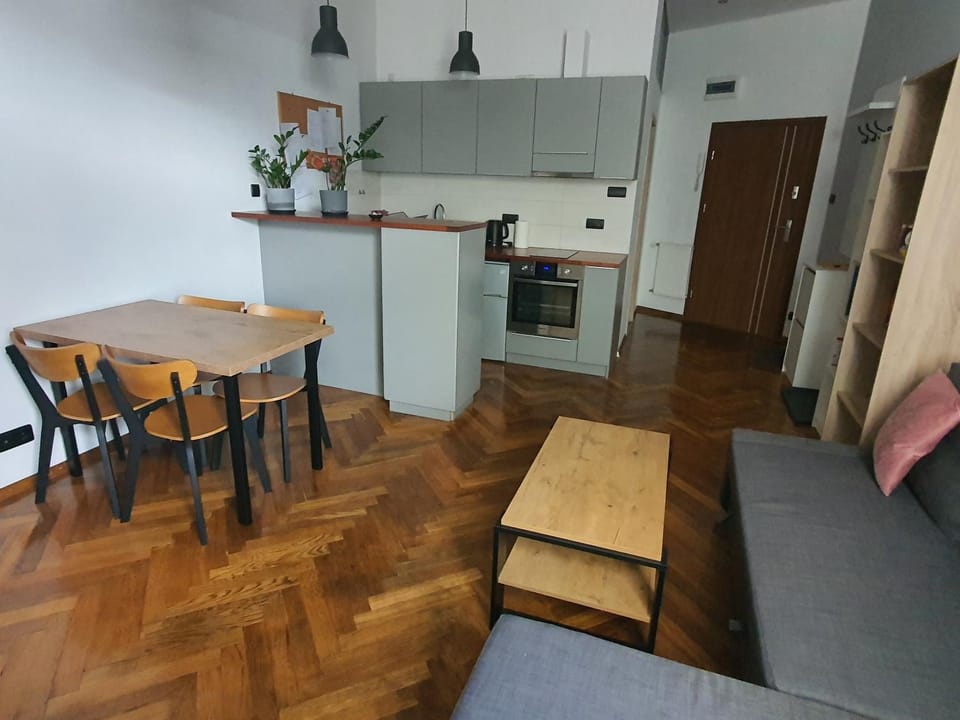 Faktura VAT Apartament przy Szkole Filmowej, darmowy parking Apartment in Masovian Voivodeship