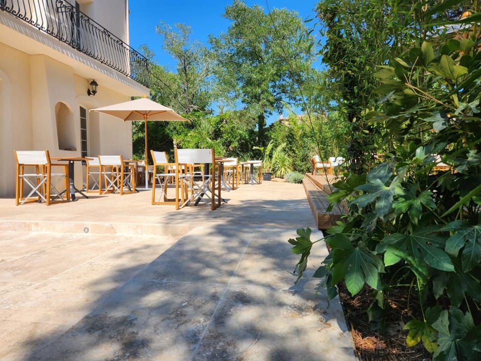 Property building, Garden, Garden view
