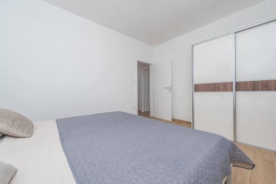 Villa Star 3. centrally located ap. with a pool Apartment in Novalja