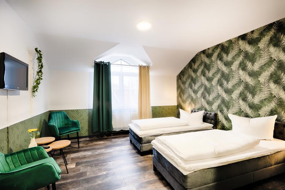 Bed, TV and multimedia, Photo of the whole room, Seating area