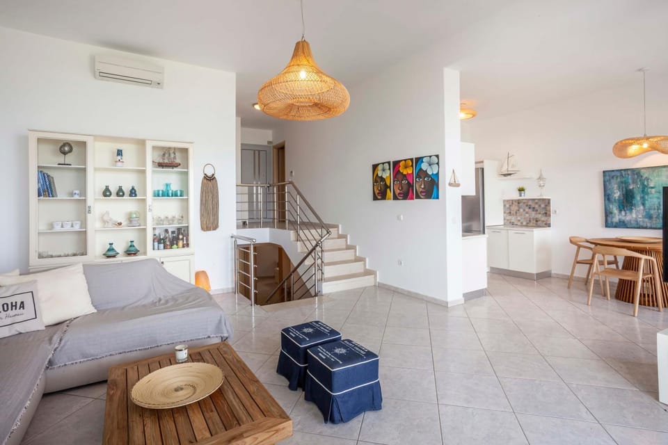 Living room, Photo of the whole room, Seating area, air conditioner