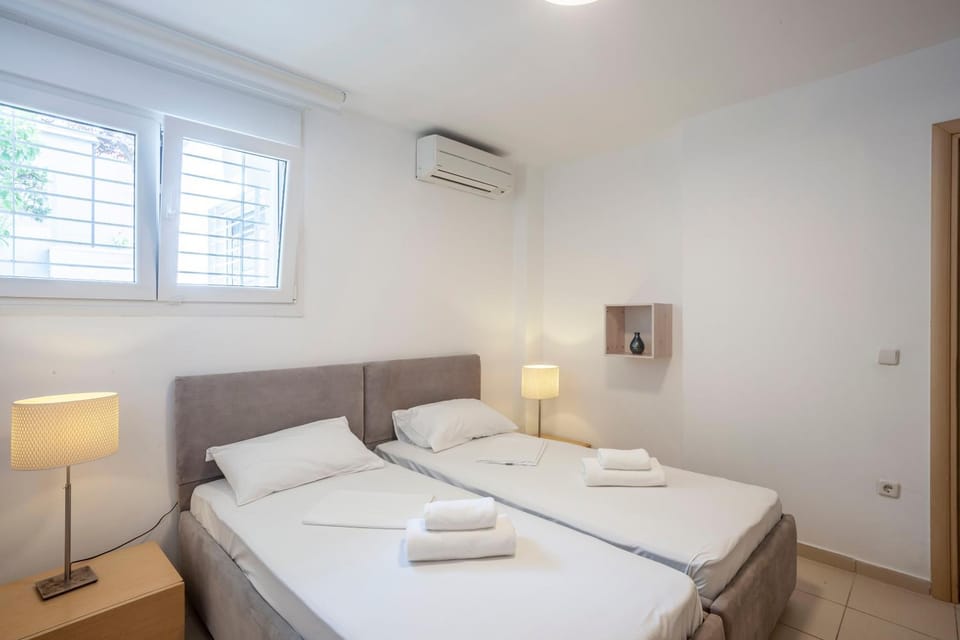 Bed, Photo of the whole room, Bedroom, towels, air conditioner