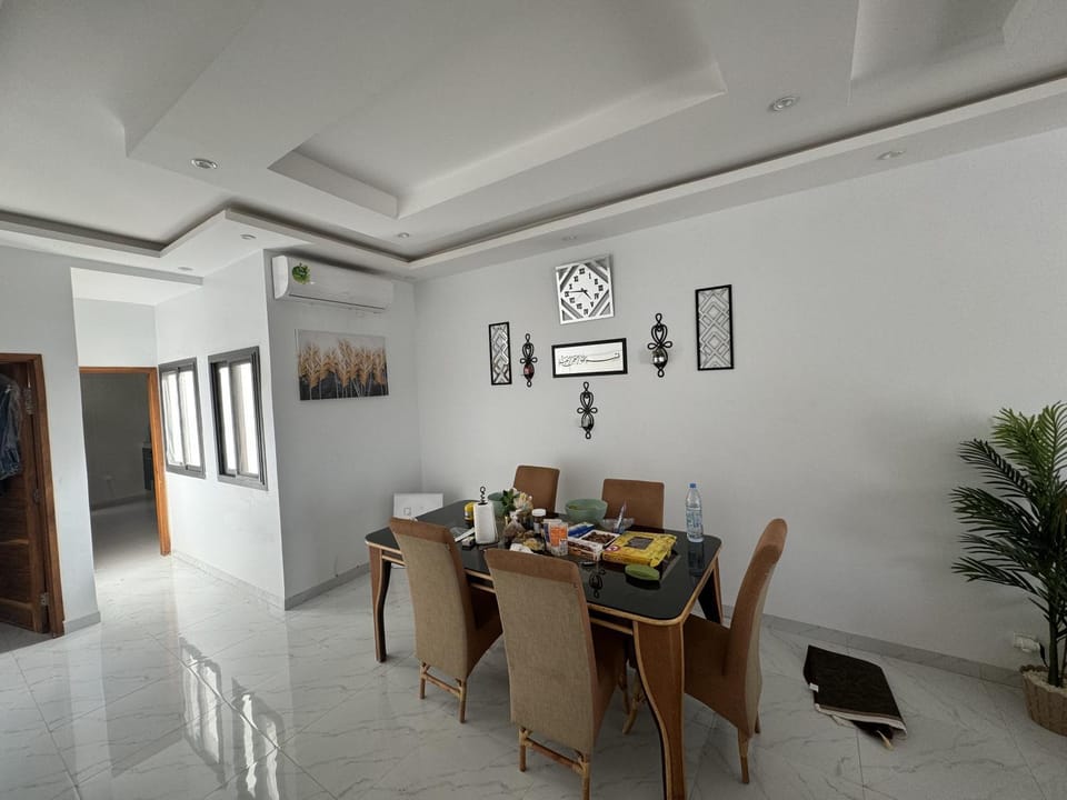 Seating area, Dining area