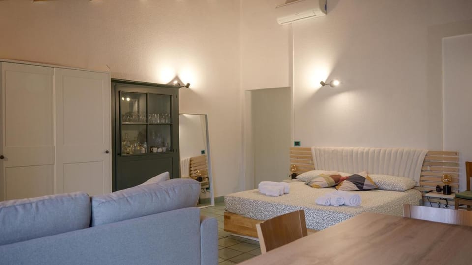Living room, Dining area, Bedroom