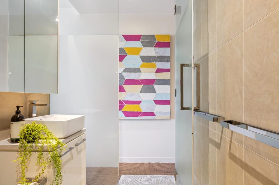 Toilet, Bathroom, Decorative detail