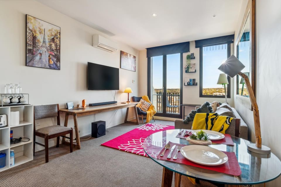 TV and multimedia, Living room, Dining area