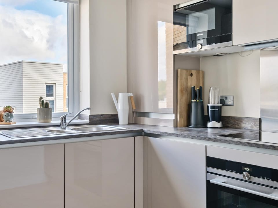 Coffee/tea facilities, Kitchen or kitchenette, microwave, oven, stove, toaster