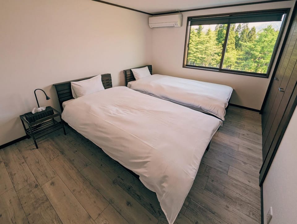 Bedroom, Mountain view