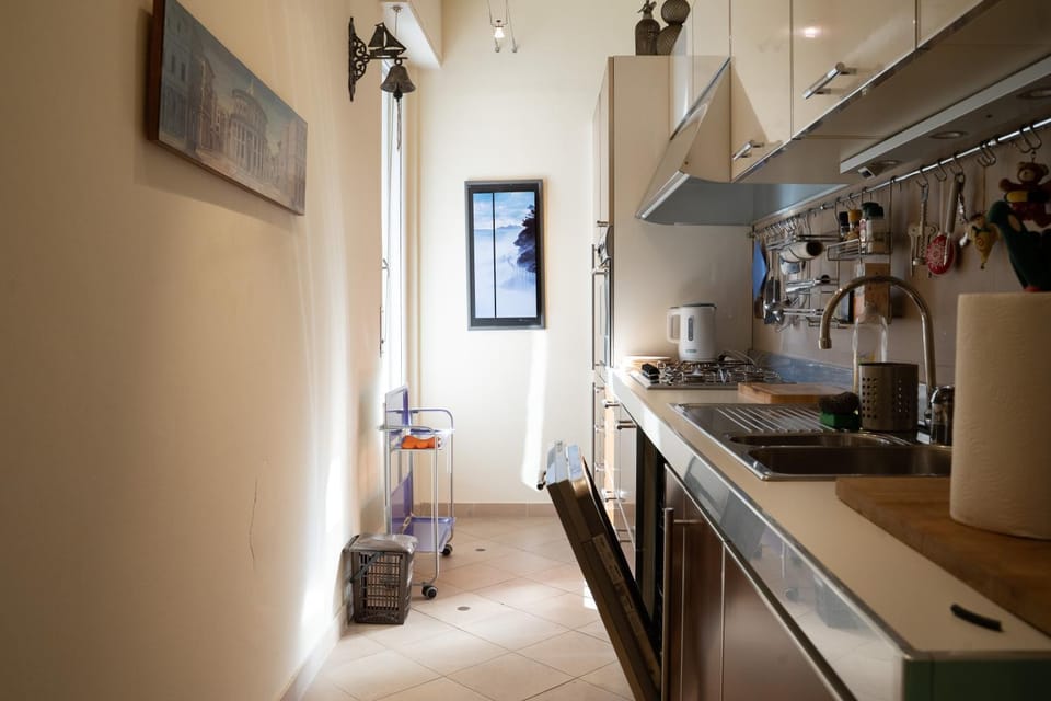 Coffee/tea facilities, Kitchen or kitchenette, dishwasher, oven, toaster