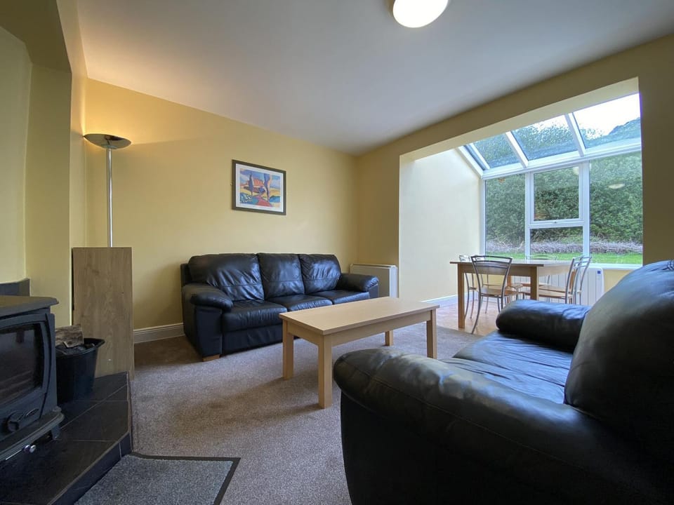 Communal lounge/ TV room, Living room, Seating area, fireplace