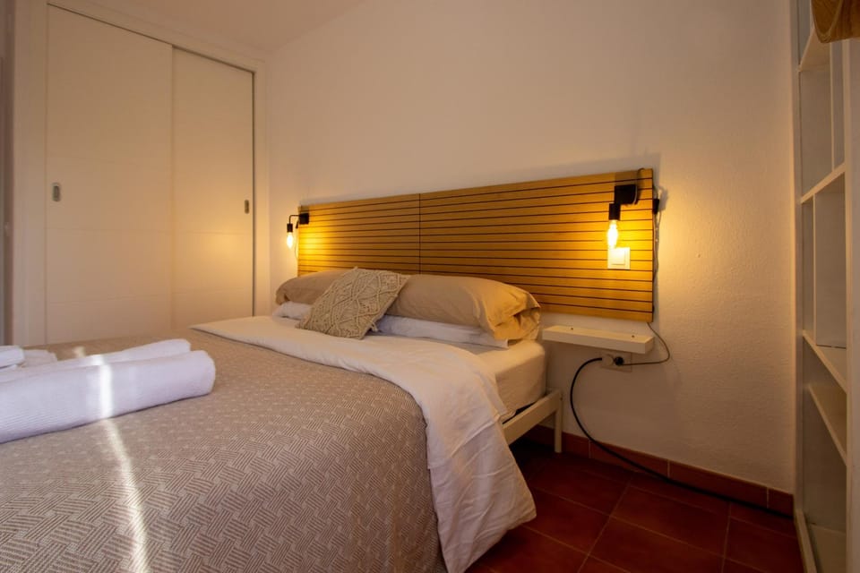 Bed, Bedroom, towels, wardrobe